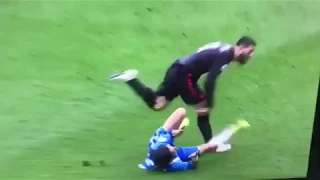 Kolasinac elbow attack to Brighton player(Schelotto). HORRIBLE