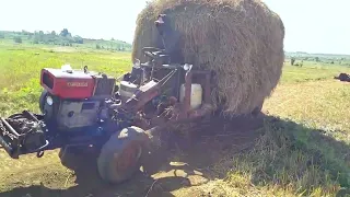 A farm truck carrying straw to sell for money got stuck in the field, and finally...||HIÊN RMAH.