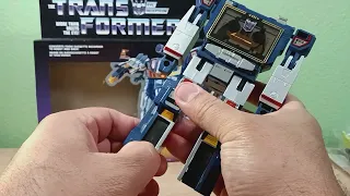 Transformers G1 Soundwave (reissue) And All Cassettes