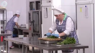 Школьное питание под особым контролем. Как проверяют качество продуктов и готовых блюд?