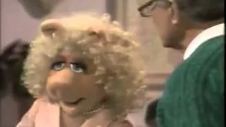 Dolly Partons Sketch with Miss Piggy  on The Dolly Show 1987/88 (Ep 8, Pt 4)