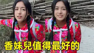 Marrying sis! Gave her fave strawberry flower to her top girl  esp. Zhi [Wang Yizhi].