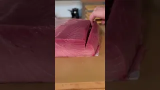 Sushi Chef Breaks Down 160lb Tuna #shorts