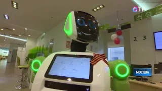 В Сбербанке с посетителями общался робот Виктор | Promobot (ОТР)