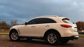 INFINITI QX70 3.7 Lots of style, some sport, little utility.