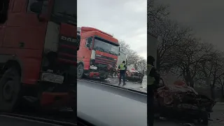 Жуткое смертельное ДТП на трассе Николаев-Одесса: фура превратила ВАЗ в груду металла