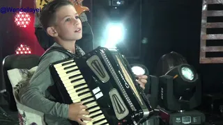 WENDELL AYEL TOCANDO É PROIBIDO COCHILAR E FORROBODÓ EM SUA PRIMEIRA LIVE