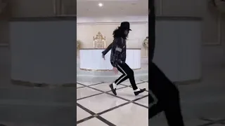 Michael Jackson Billie Jean fail moonwalk by JACKSON MAVF😅😂 #shorts #michaeljackson #fails