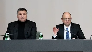 Арсеній Яценюк і Арсен Аваков дали старт набору в кіберполіцію