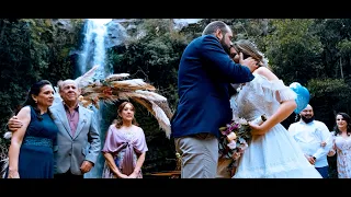 O Casamento de Paula e Eugenio na cachoeira do Abade Pirenópolis