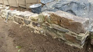 Experiment: Mauern mit Trasskalk und Ziegelmehl, Natursteinmauer, römischer Beton
