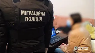 На Донеччині поліцейські викрили трьох громадян у розповсюдженні порнографії