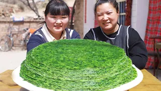 Sister Xia picks 1 basket of alfalfa to make egg cake