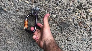 open a triple action carabiner with 1 hand