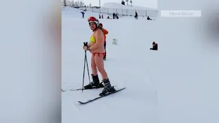 Беременная лыжница из Новосибирска в купальнике спустилась с горы
