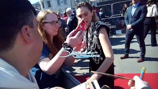 Doctor strange Elizabeth Olsen Signing Autographs a London press event Wanda/Scarlet Witch