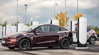 Slik er de nye Tesla V4-ladestasjonene