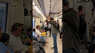 Welcome delhi metro 🚇 girl’s voice pranks 🤣 #funny #delhiprank #voiceprank #prank #delhimetro