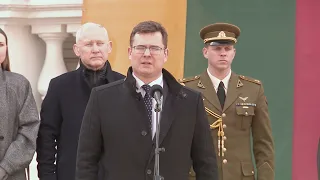 Arvydas Anušauskas perdavė Krašto apsaugos ministerijos vėliavą Laurynui Kasčiūnui