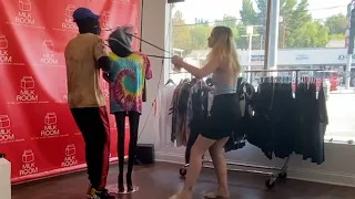 Mannequin Prank On Random Shoppers!