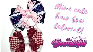 Mini, cute hair bow tutorial using 2.5cm/1 inch wide ribbon. How to make hair bows. Laço de fita.