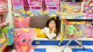 보람이랑 아빠의 마트 숨바꼭질 놀이 Boram and Papa Hide and Seek in Toy Store