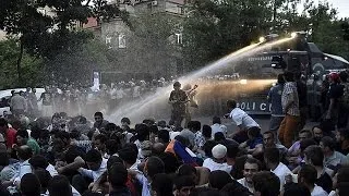 Armenian police break up protests at electricity price rise in Yerevan