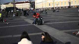 Николай Музалёв поёт на Дворцовой площади 4 мая 2015 ч.1