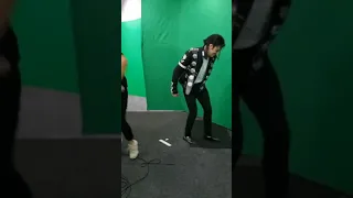 Michael Jackson dançando pisadinha - They Dont Care About Us
