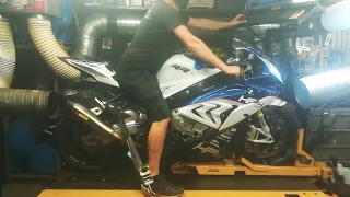 BMW S1000RR 2015 Acrapovic full exhaust dyno pulls revving at 15k rpm at Speed House Garage Dyno.