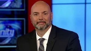 Former Secret Service officer calls Clinton a 'dictator'