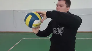 Техніка виконання прийому та передачі м'яча 2 руками зверху.
