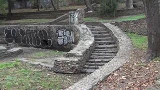 "Лестница Мертвецов" на Дерибасовской, вход под неё, сквер из этажа строения, античные коммуникации