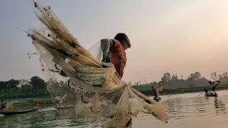 Watch the amazing net fishing in the river from the wood boat