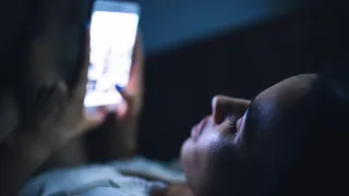 ШОК ! Ночной режим в смартфонах отрицательно влияет на качество сна !