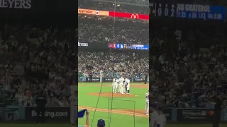 Dodgers fans boo Roberts & cheer graterol
