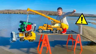 Darius and his friends stuck in the mud and broke the road signs Video for kids