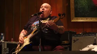 Popa Chubby @ Bluesgarage, Isernhagen DE on 2019-12-07 "It's A Mighty Hard Road"