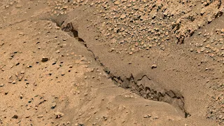 Underground Mars quakes may cause micro-canyon formation