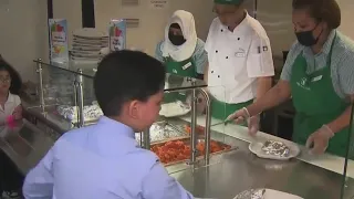 New York City school’s cafeteria staff honored for making healthy meals