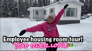 Free room & board // Full-time or seasonal employee housing room tour in Toad River Lodge🐸