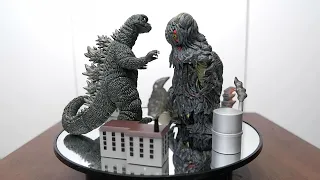 Godzilla vs Hedorah set review - Mezco 5pts XL