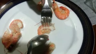 How to peel or de-shell shrimp in 3 seconds