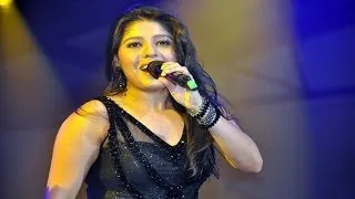 Sunidhi Chauhan Sings Ainvayi Ainvayi At Channel V Indiafest in Goa