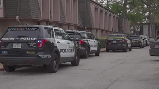 Woman finds husband, son dead in apparent murder-suicide in west Houston