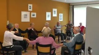 De bewoners van Senior Active residentie Grimbergen doen samen zitdans!