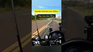 Na estrada de  Kawasaki Versys 1000, aproveitando o dia ensolarado.