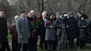 Открытие памятника Народному поэту Калмыкии Давиду Кугультинову