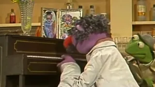 Sesame Street: News Flash- Dr. Nobel Price’s “Tinkly Table” (1981)