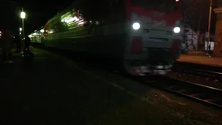 ЭП1М-699 с фирменным поездом №643 Кисловодск-Адлер прибывает на станцию Невинномысск